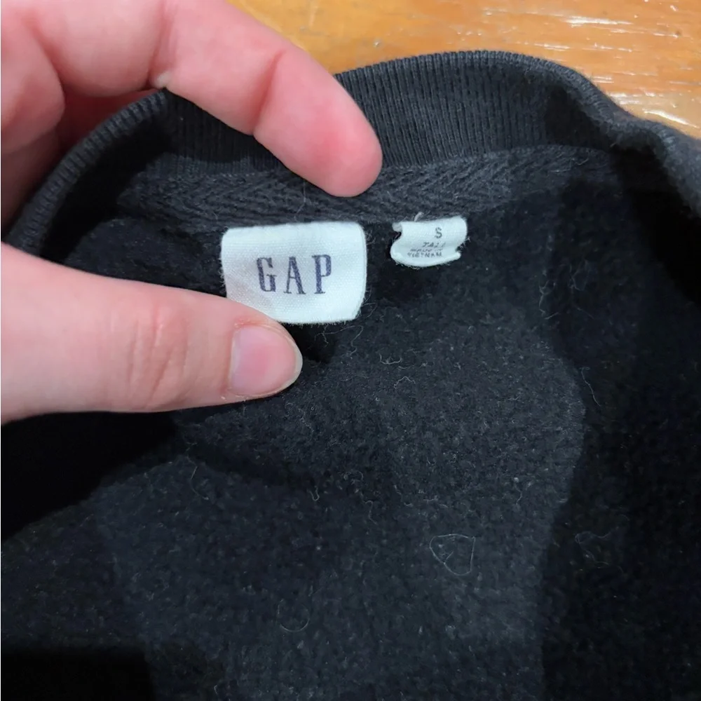 (346) BLACK GAP CREWNECK - Picture 4 of 8
